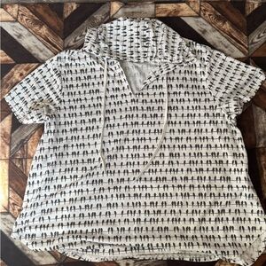 Jane and Delancey White Short-Sleeve Pullover Hoodie with Black Bird Row Print